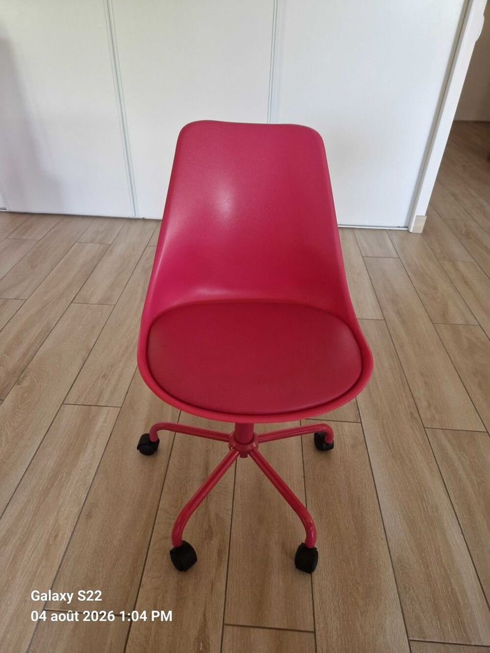 Chaise de bureau rose &agrave; roulettes €" Tr&egrave;s bon &eacute;tat Meubles