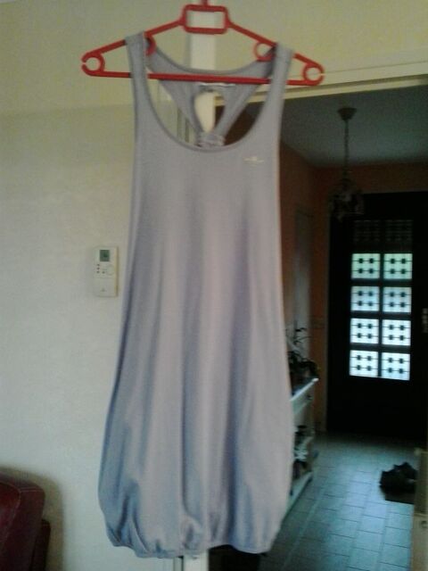 une robe t ADIDAS 10 Ciry-le-Noble (71)