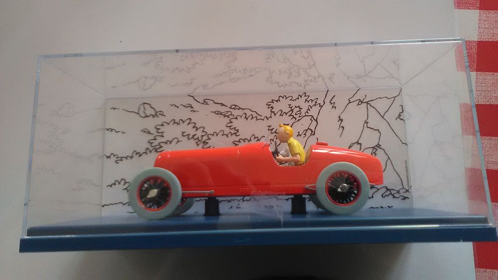 VOITURE DE TINTIN N&deg;1 "" LE BOLIDE ROUGE "" 