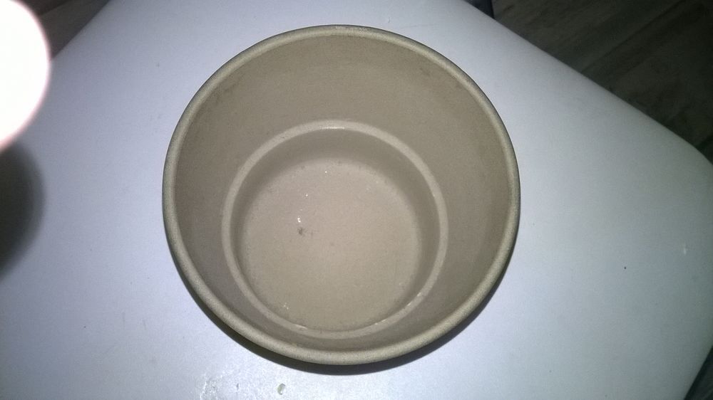 Joli pot marron
IKEA 
Jardin