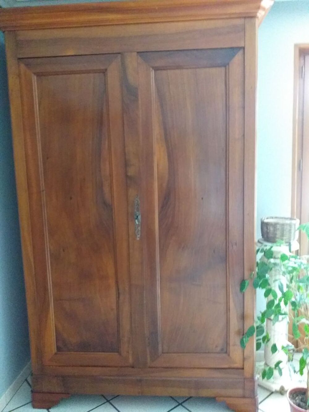 ARMOIRE EN NOYER- Meubles