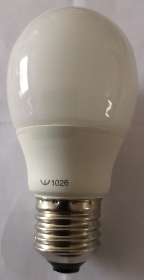 Ampoule 11 watt  - 220 -  240 v / 50 -60 Hz - Warm white
1 Narbonne (11)