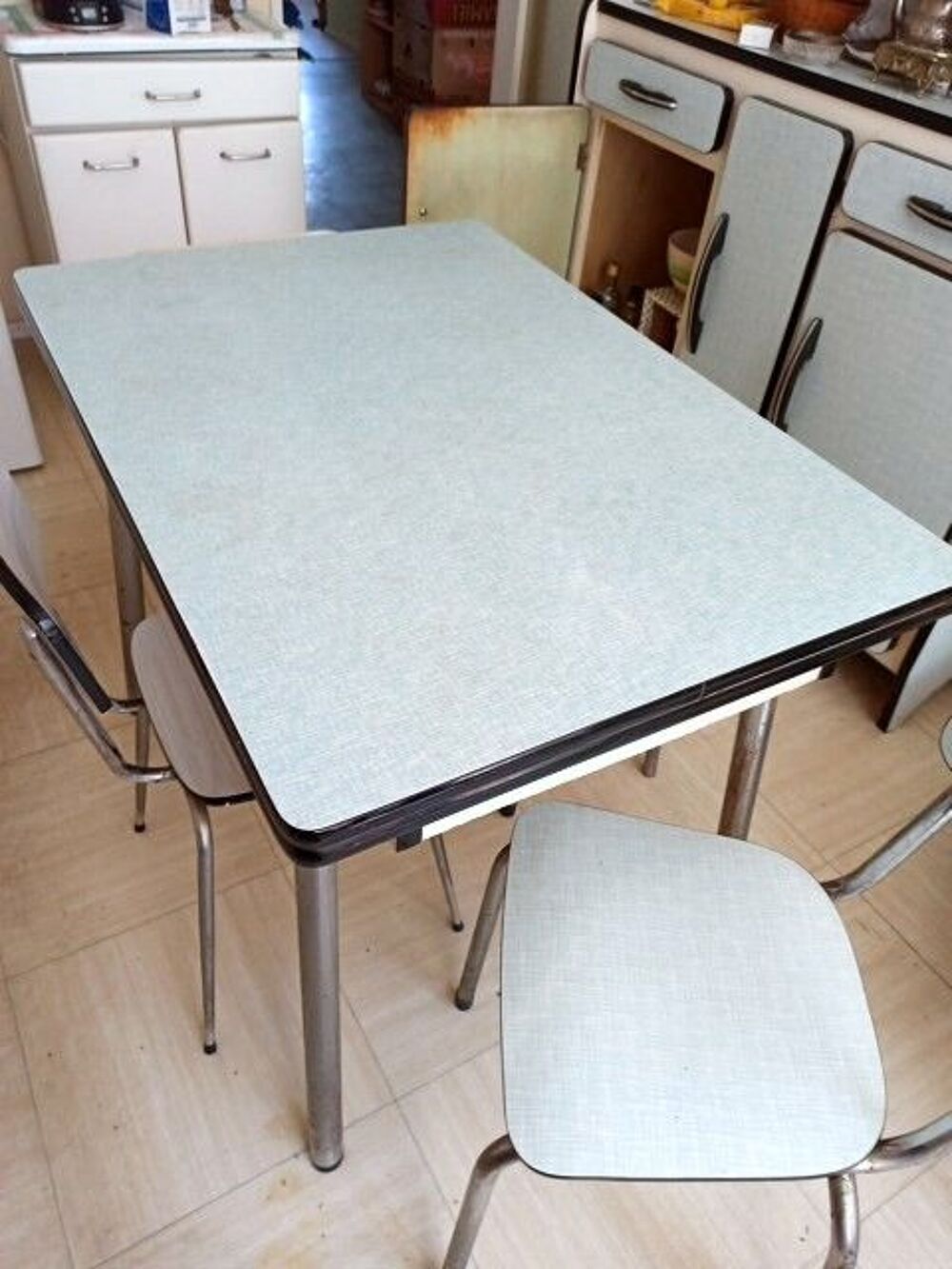 Table de Cuisine en Formica vintage/ 2chaises, 1 tabouret 
Meubles