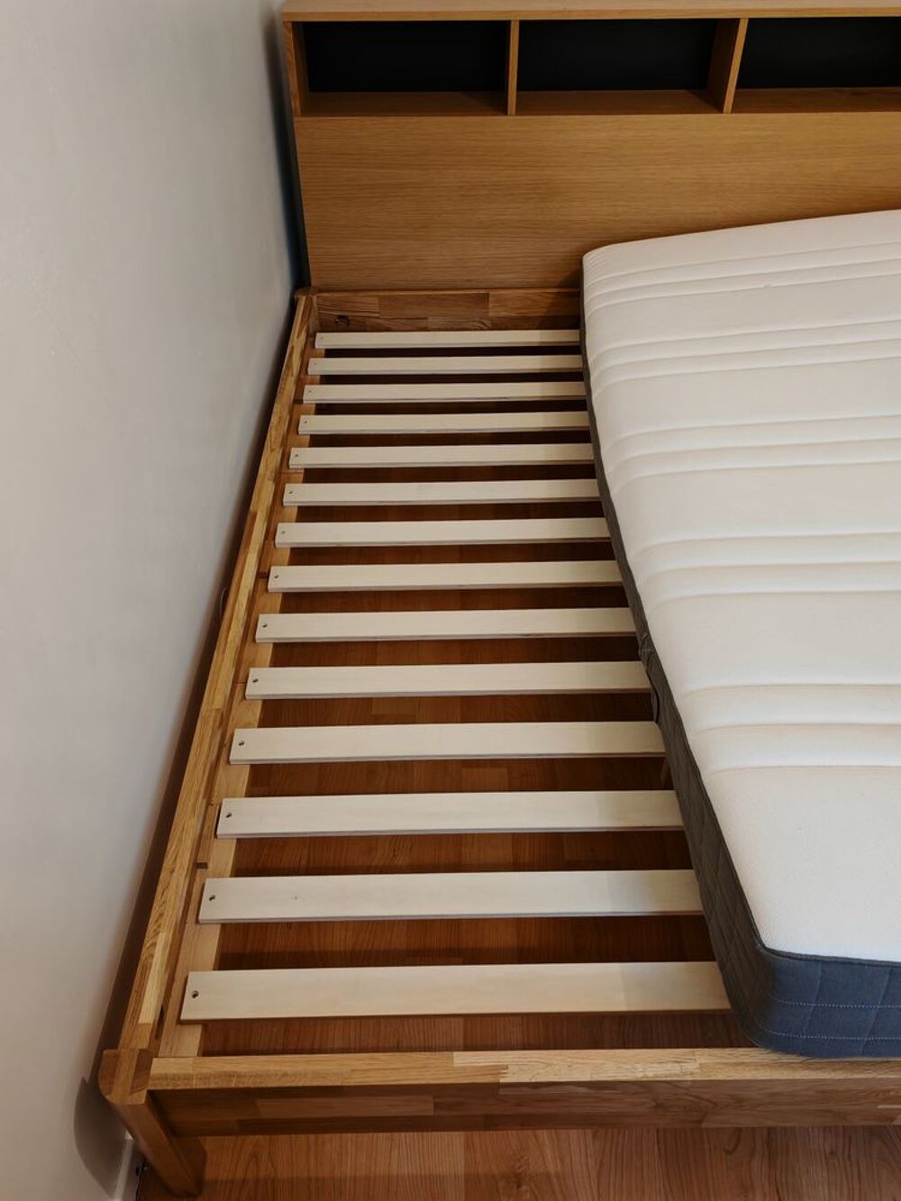 Lit + matelas + t&ecirc;te de lit Meubles