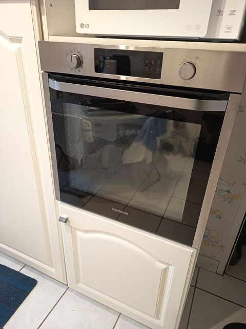 Four encastrable SAMSUNG 200 Sourcieux-les-Mines (69)
