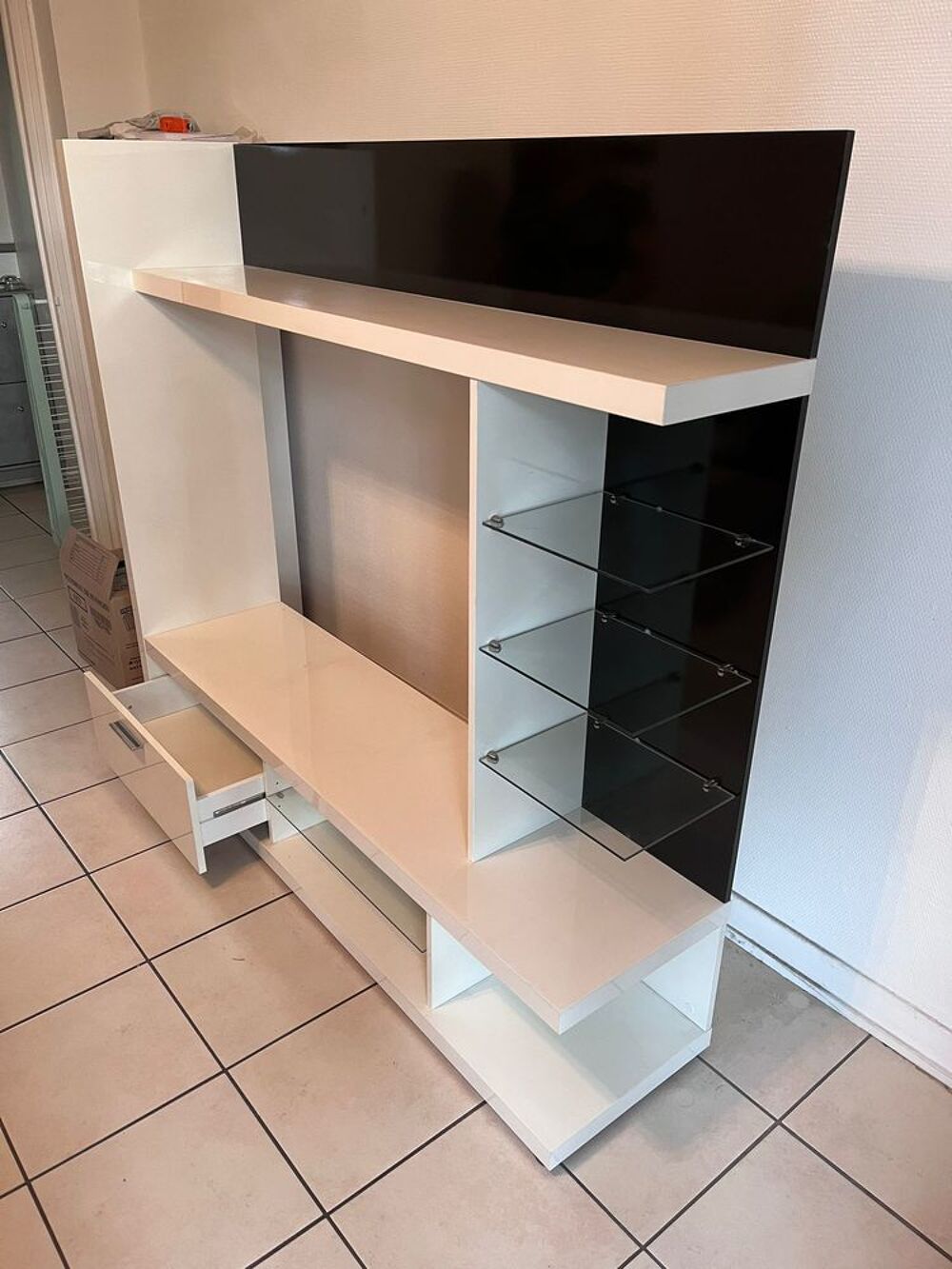 Meuble TV laqu&eacute; brad&eacute; &agrave; 75€ Meubles