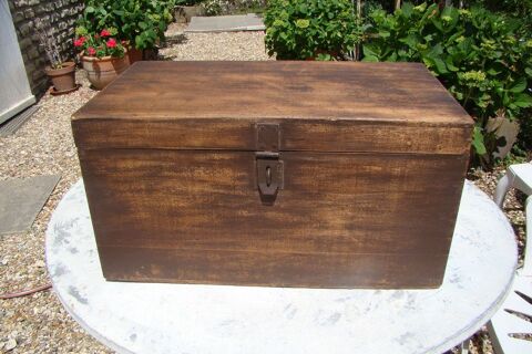 Ancien coffre caisse en bois de menuisier annes 1940
100 Gargenville (78)