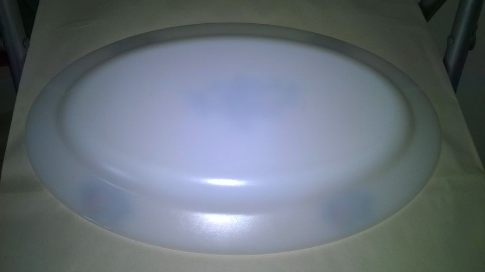 Plat service ovale 
Arcopal
1970
Quasi neuf
36 cm de lon Cuisine