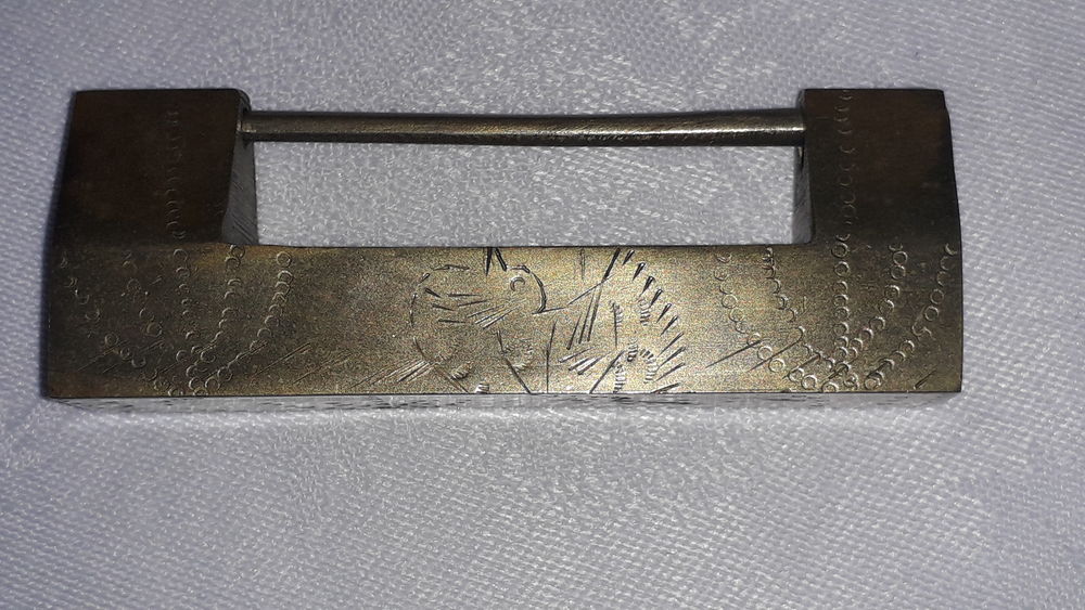 Ancien cadenas &agrave; lame
