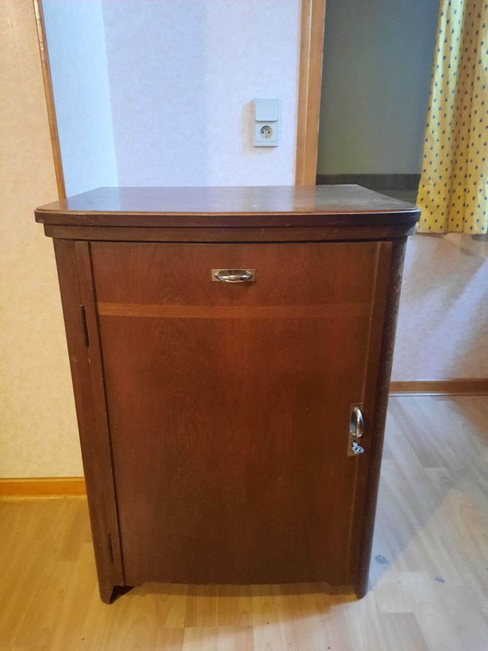 Meuble machine &agrave; coudre Meubles