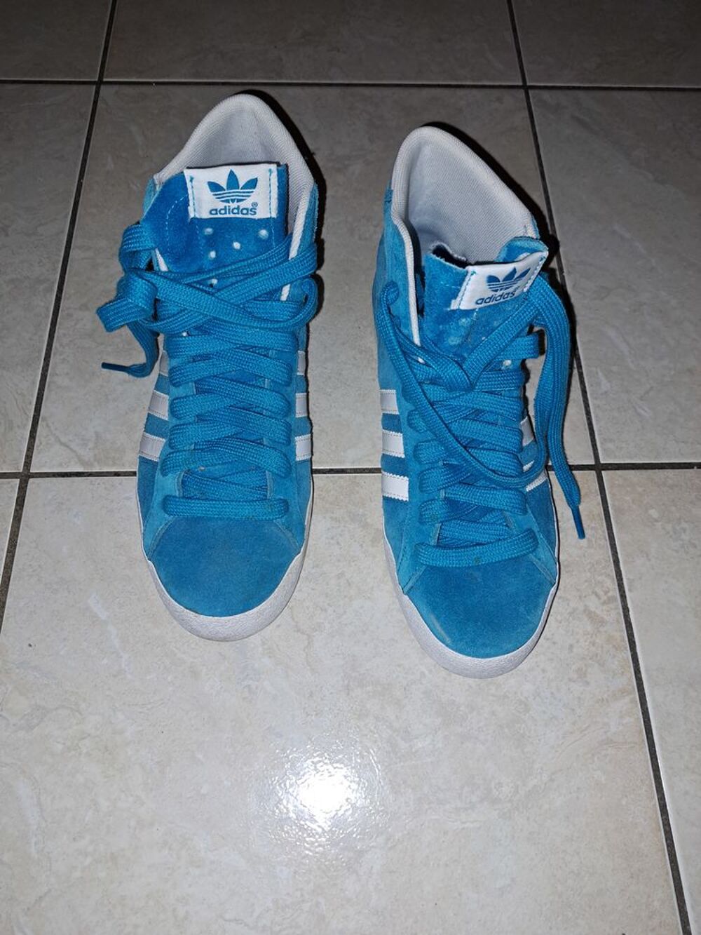 Basket adidas bleu Vêtements