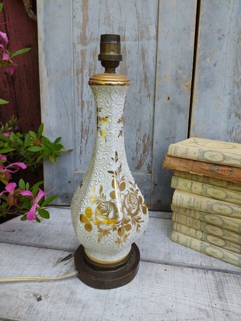 Pied de Lampe Porcelaine de Paris Décor Relief Roses Dorées  75 Loches (37)