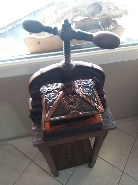 Presse papier ou de notaire prix 120� 120 Charmes-sur-l'Herbasse (26)