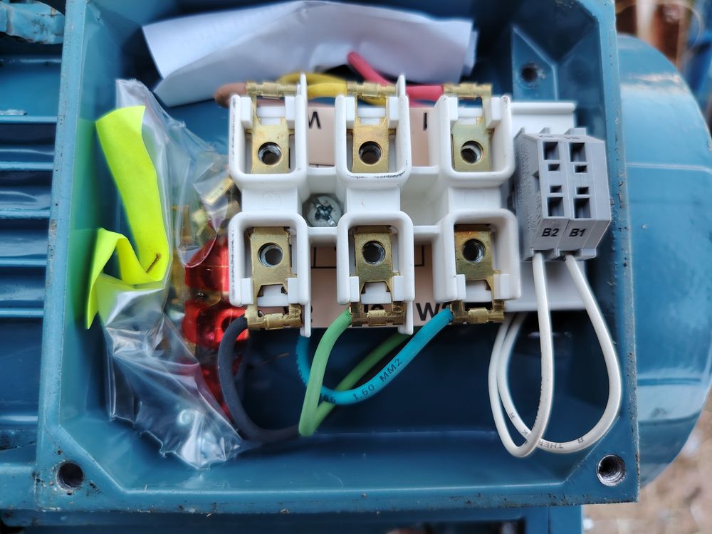 Moteur triphase ABB 90L1 2.2 kw 2875t/mn 3cv Bricolage
