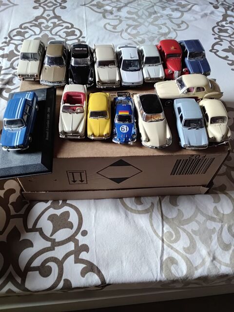 57 Miniatures autos de collection 80 Sanary-sur-Mer (83)