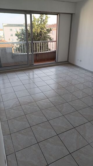  Appartement � louer 2 pi�ces 35 m� N�mes