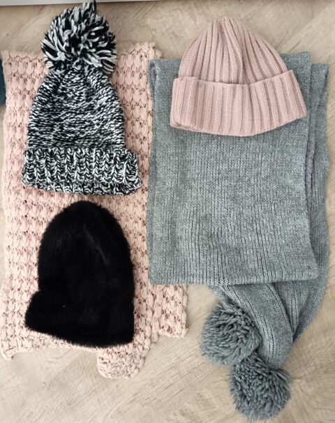 Deux charpes et trois bonnets Athis-Mons (91)