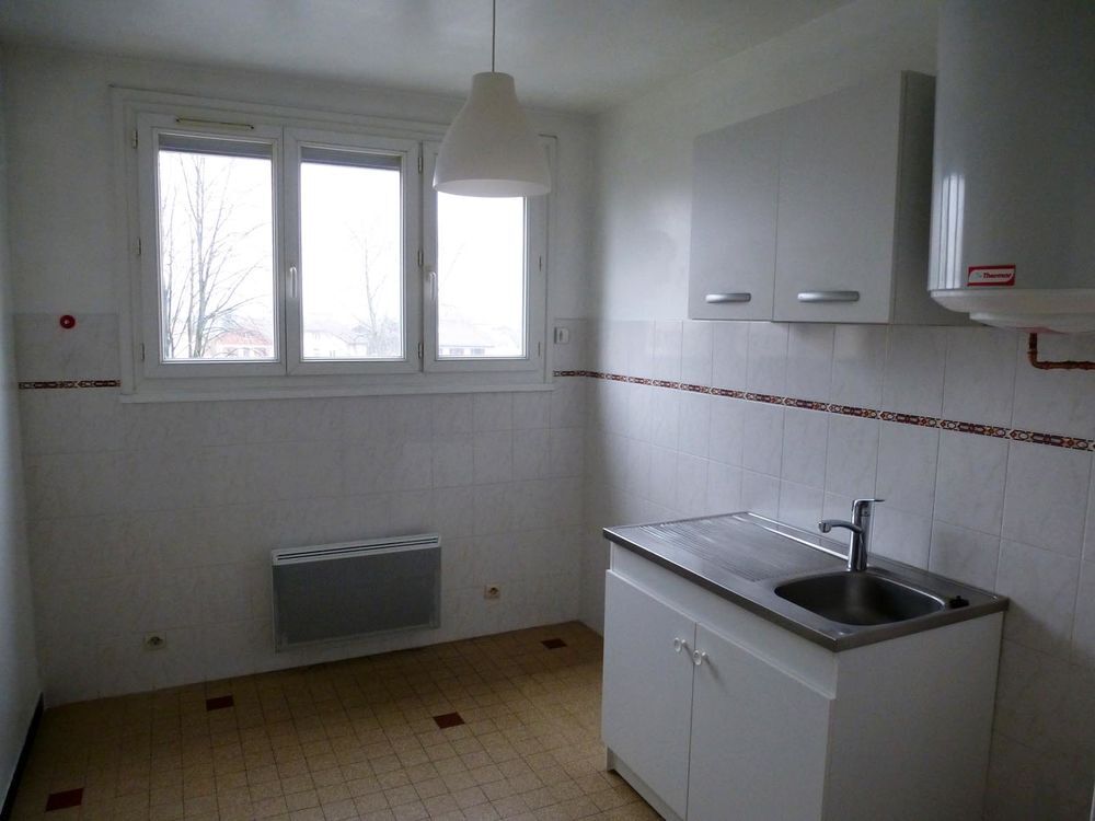 Location Appartement St-Martin-d' Hères 40 rue J.J. Rousseau F2 + cuisine Saint-martin-d'hères