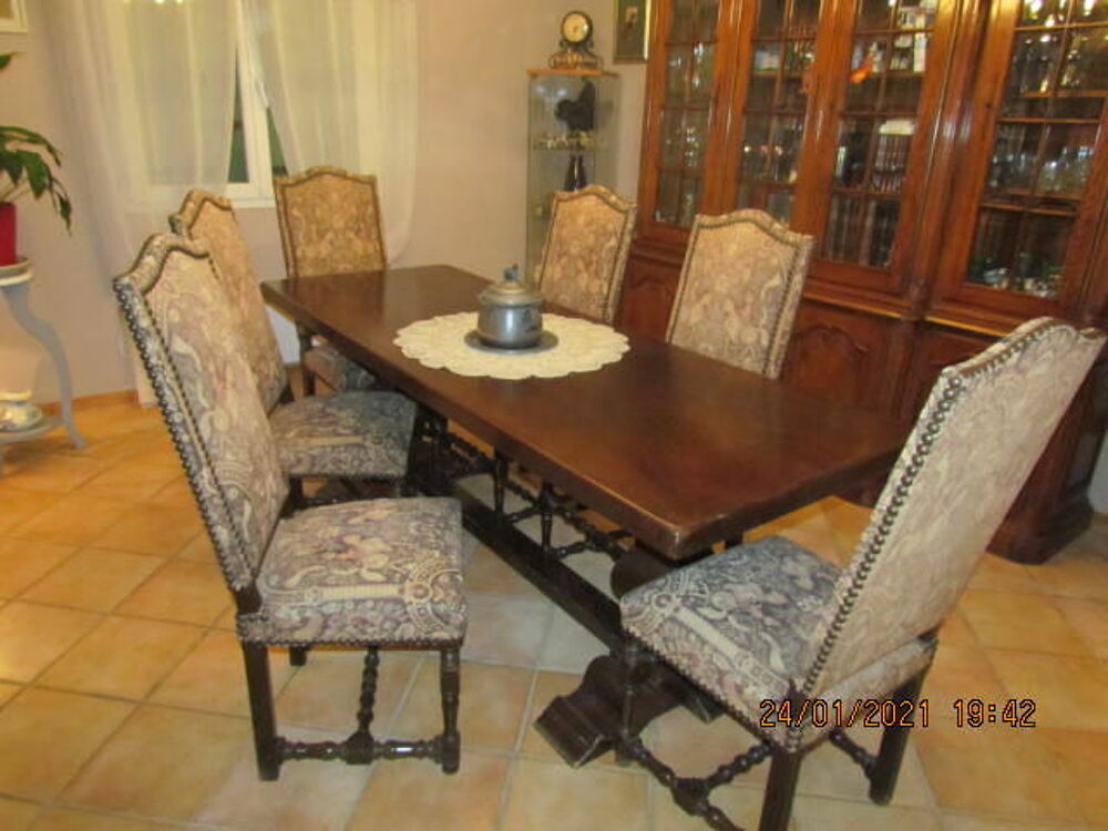 table monast&egrave;re avec ses 6 chaises Meubles