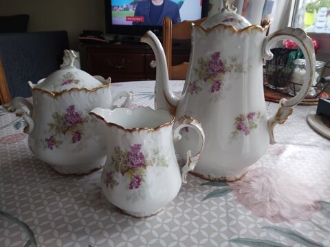 3 pi�ces porcelaine de limoge cafeti�re ,sucrier pot a lait 60 Besan�on (25)