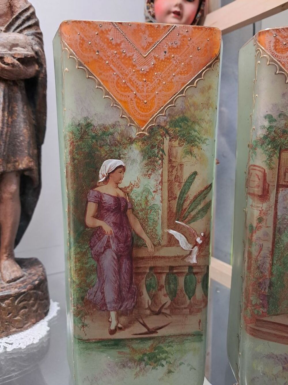 Paire de vases en p&acirc;te de verre ancien Décoration
