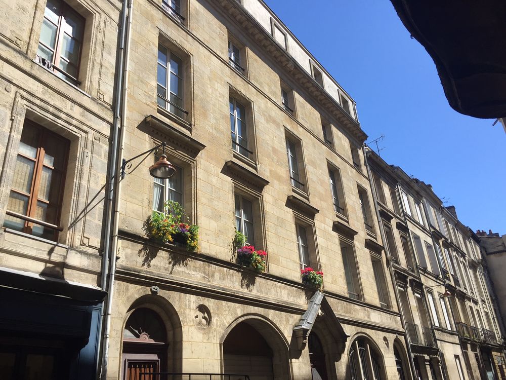 Vente Appartement BORDEAUX  T4 lumineux avec grande cave voutée privative Bordeaux