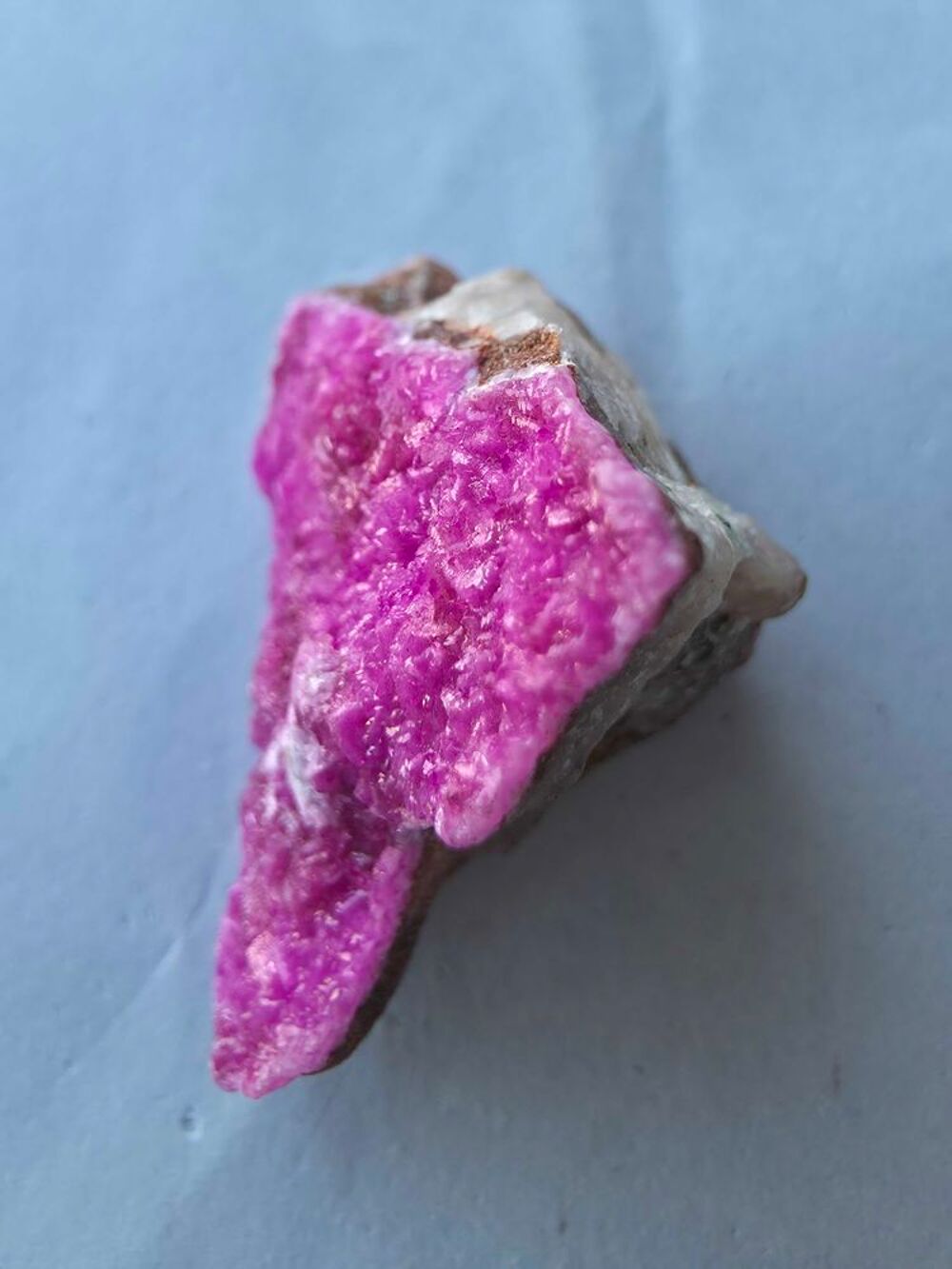 Sp&eacute;cimen Rare Calcite Cobaltif&egrave;re-Cristaux Fuchsia RDC 