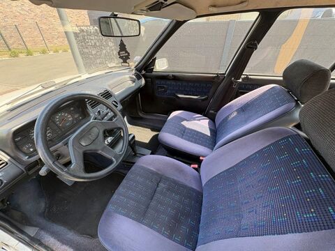 Peugeot 205 (1996,automatique)