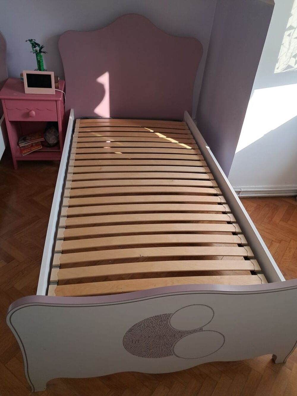 Lit enfant / jeune fille avec sommier &agrave; lattes Tr&egrave;s bon &eacute;tat Mobilier enfants