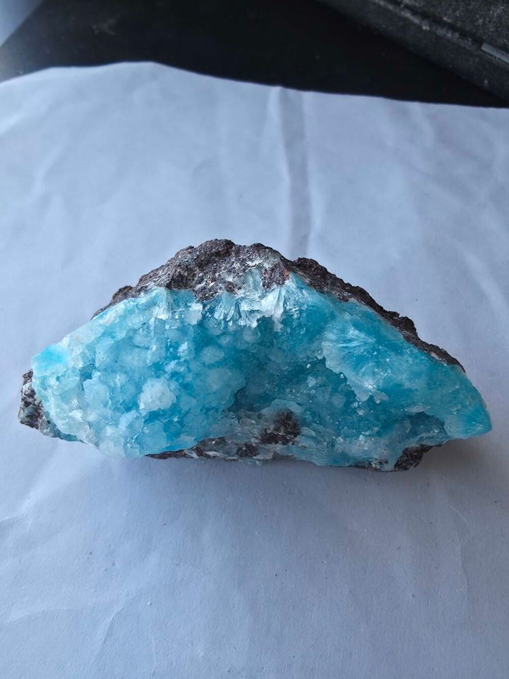 Cristal H&eacute;mimorphite Bleu Electrique sur Matrice-6,7 cm 
