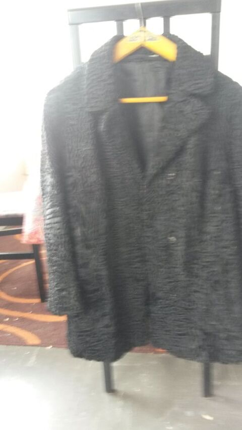 MANTEAU  ASTRAKAN taille 40/42 60 Villers-ls-Nancy (54)