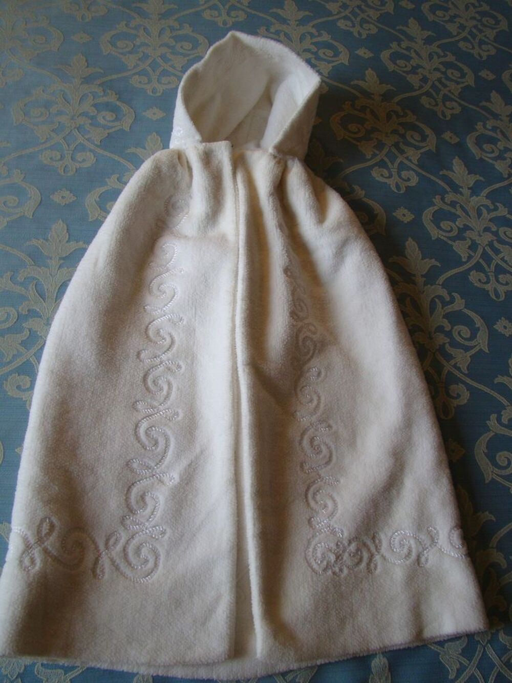 Cape / burnous de bapt&ecirc;me b&eacute;b&eacute; vintage ann&eacute;es 1950
Vtements enfants