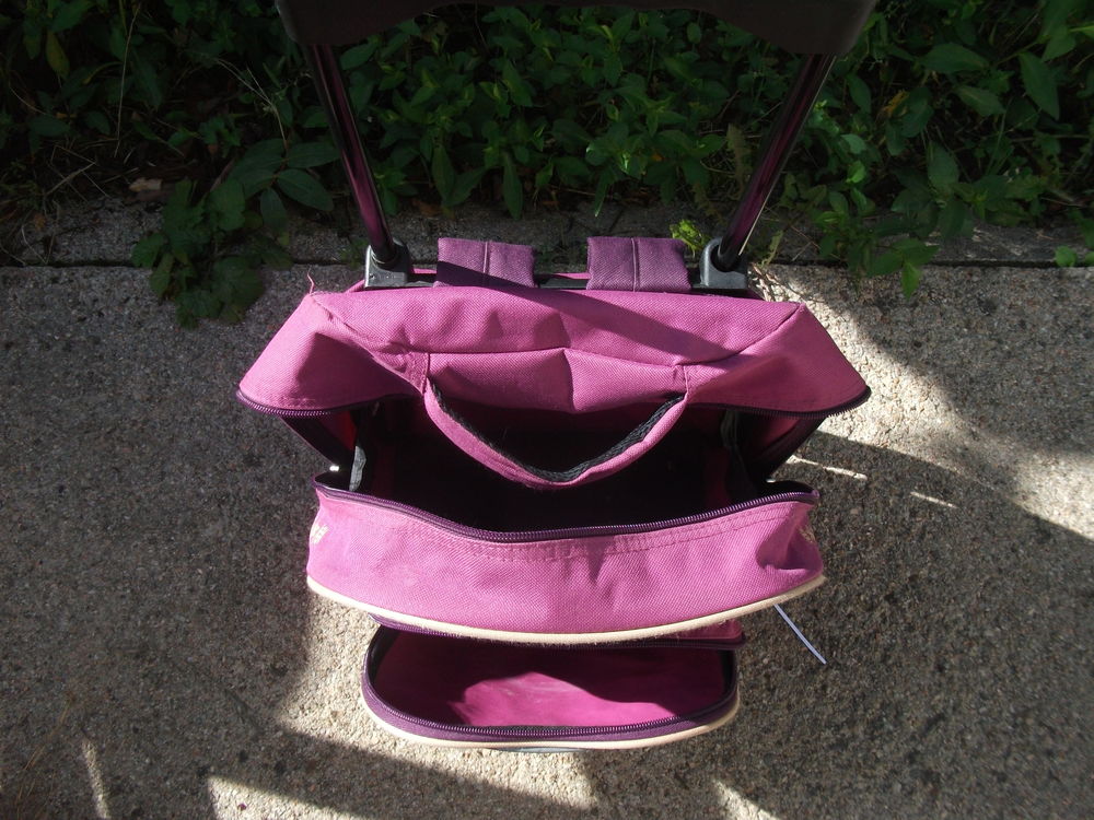 sac &agrave; dos &agrave; roulette de couleur violet prune Maroquinerie