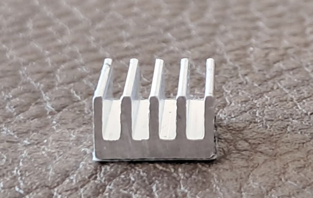 lot de 94 dissipateur thermique aluminium 
2 tailles Matériel informatique