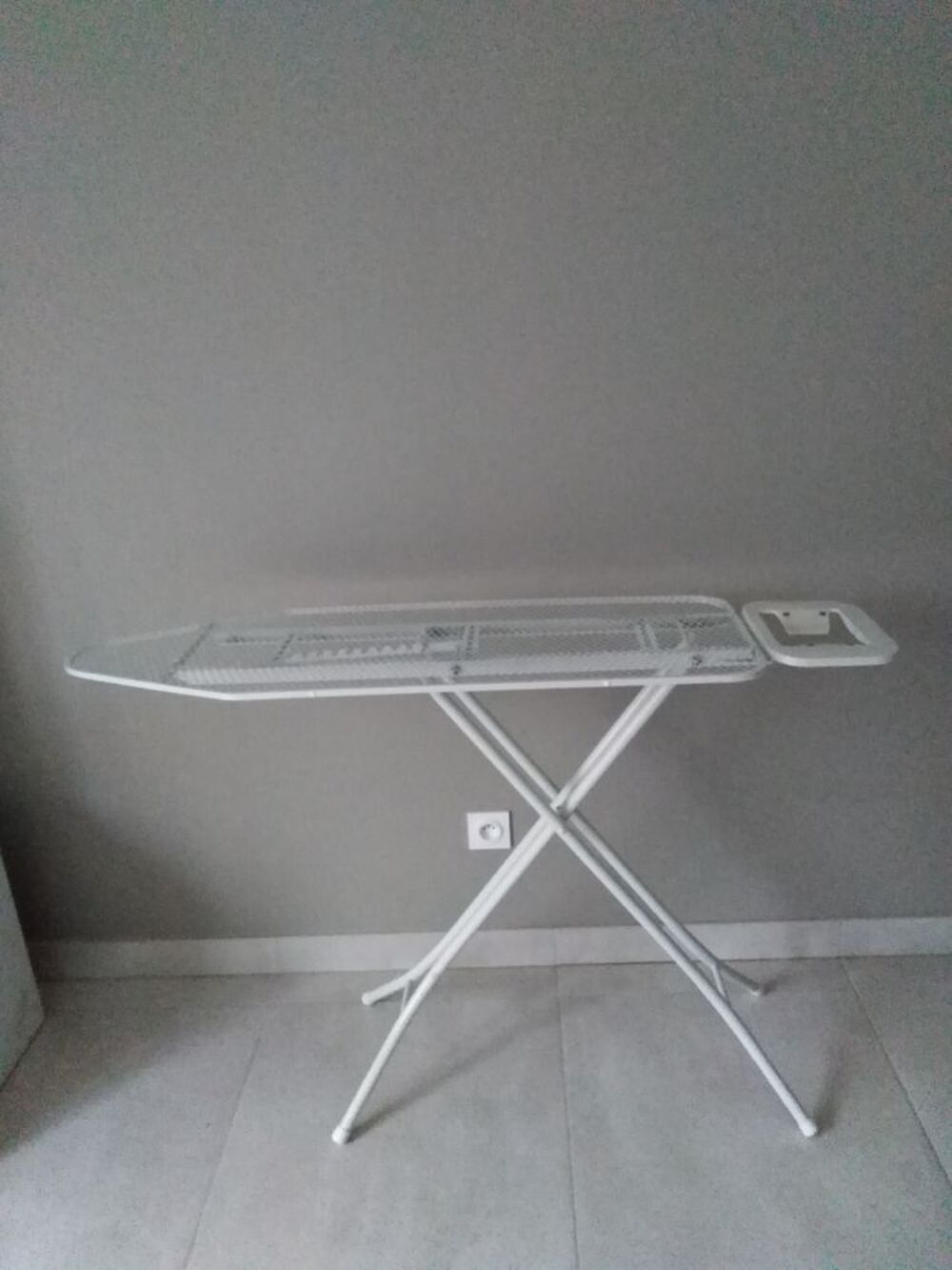 table &agrave; repasser Meubles