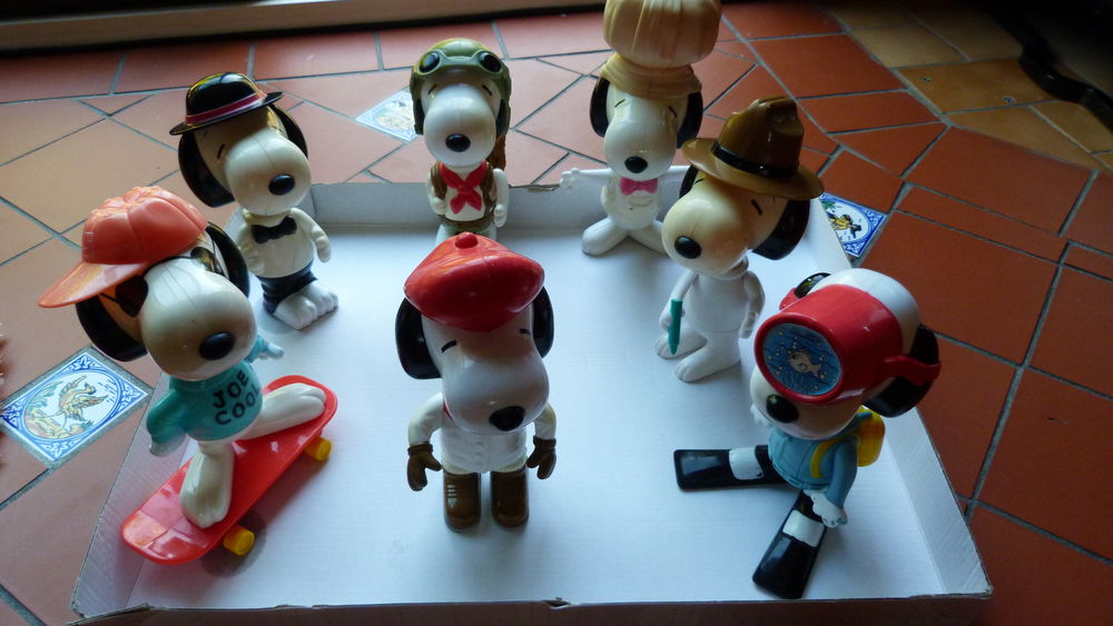 Figurine Snoopy entre 18 et 24 cm, 5 euros la figurine Jeux / jouets