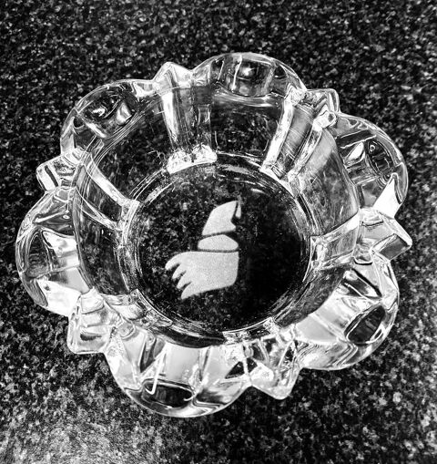Cendrier lourd avec logo en verre cisel� 14cm 12 Montigny-aux-Amognes (58)