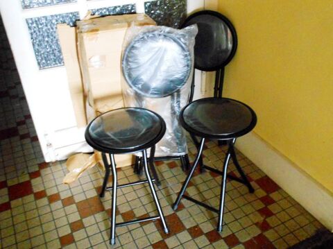 Lot de 4 tabourets noirs pliants tr�s bon �tat comme neuf 35 Monflanquin (47)