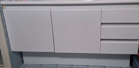Meuble salle de bain 1.40 m. 2 portes 3 tiroirs. 95 Claye-Souilly (77)