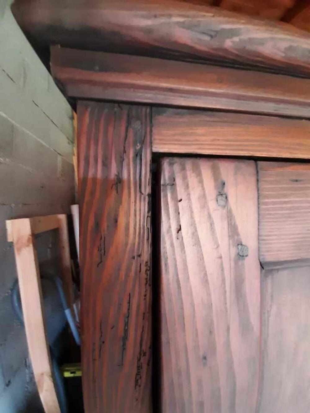 Maie ancienne bois trait&eacute; en ch&ecirc;ne massif Meubles