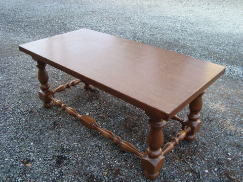 Table de salon rectangulaire en bois 25 Villev�que (49)