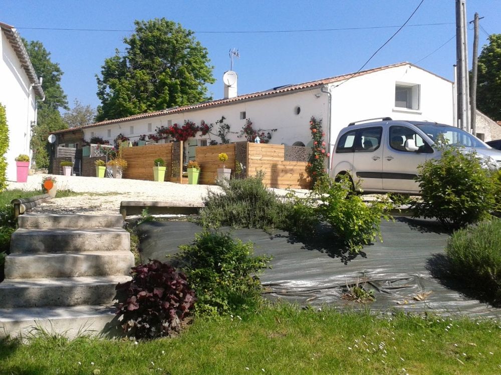 Vente Maison Long�re habitation principale et 2 locations thermales . Jonzac
