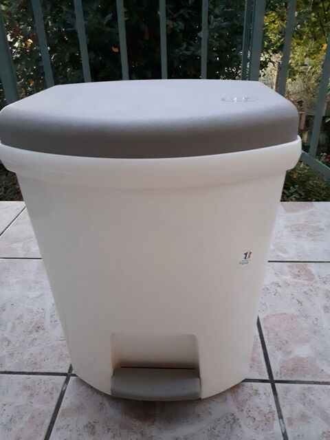 Poubelle � p�dale EDA 40 litres 15 Montigny-Lencoup (77)