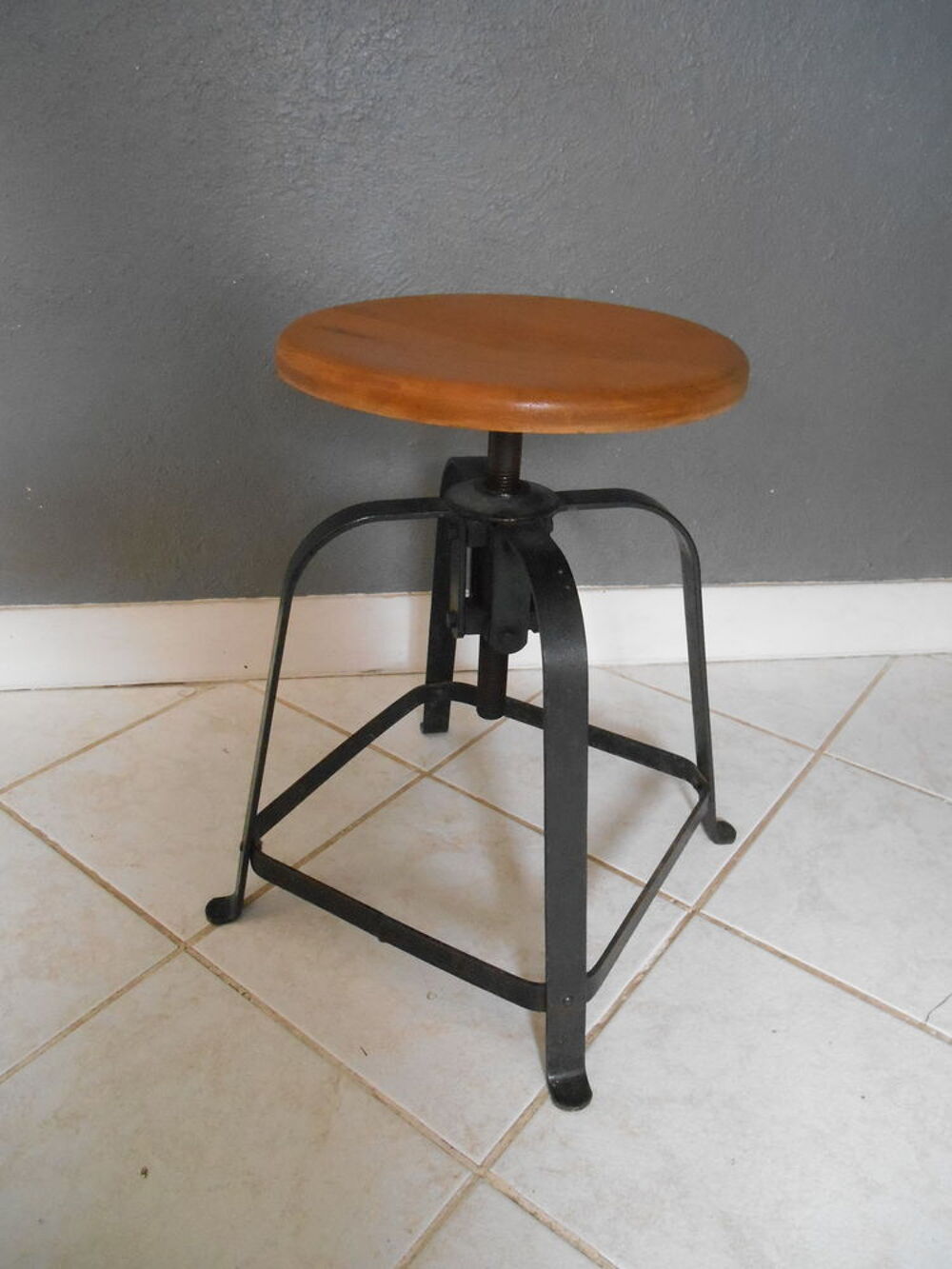 ANCIEN TABOURET INDUSTRIEL Meubles