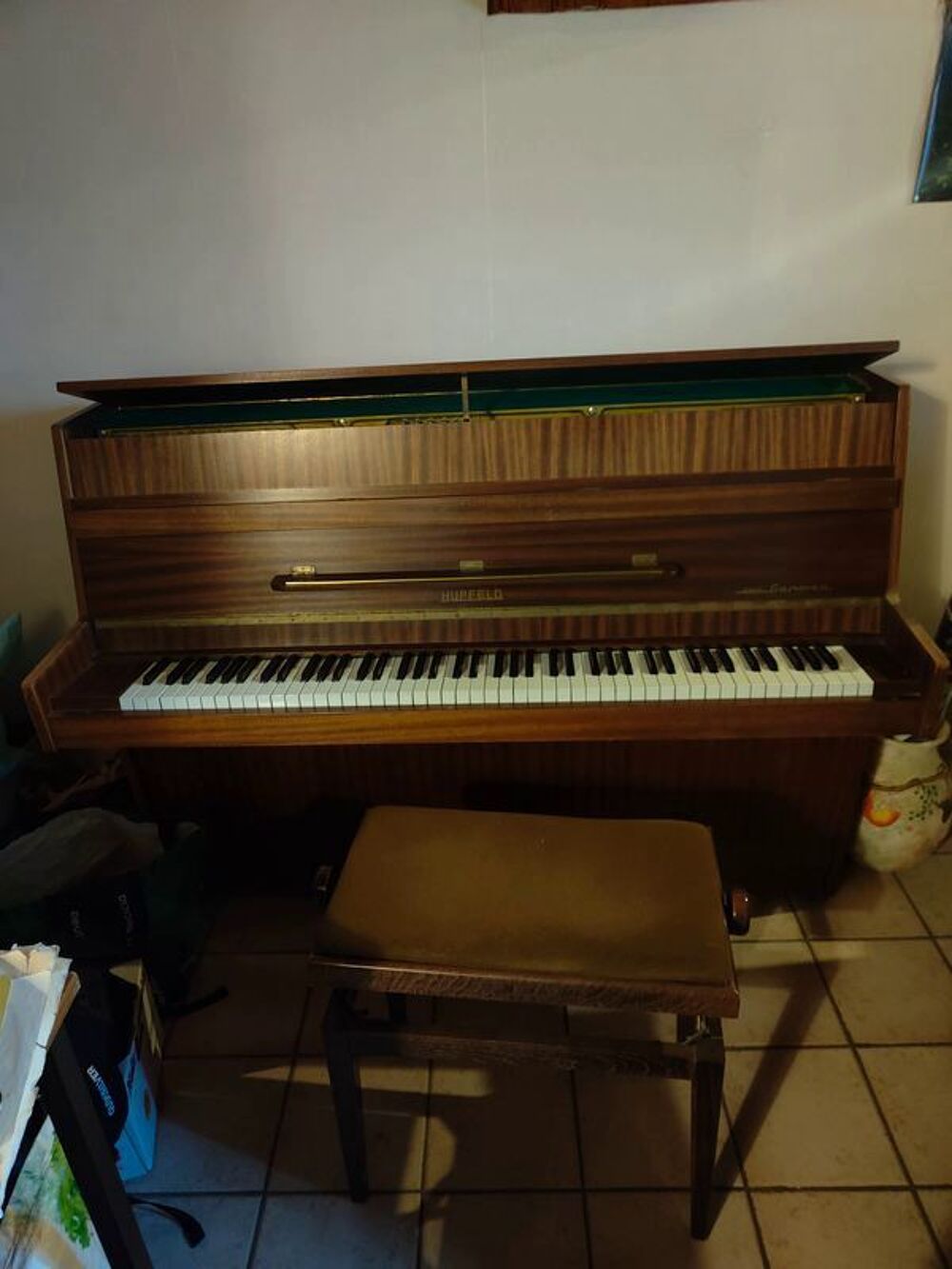 Piano droit d'&eacute;tude Hupfeld mod&egrave;le Carmen 