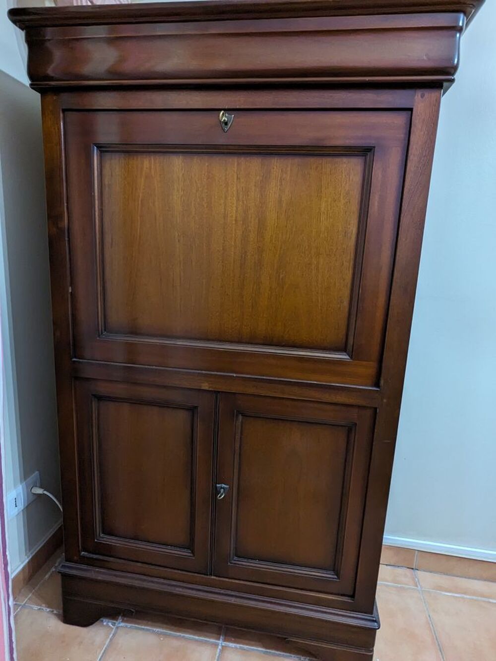 Secr&eacute;taire &agrave; abattant en merisier style Louis Philippe Meubles
