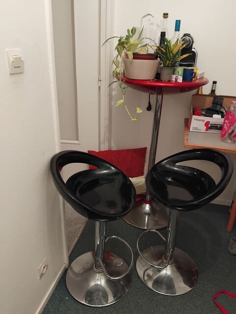 Table haute + 2 tabourets de bar Limoges (87)