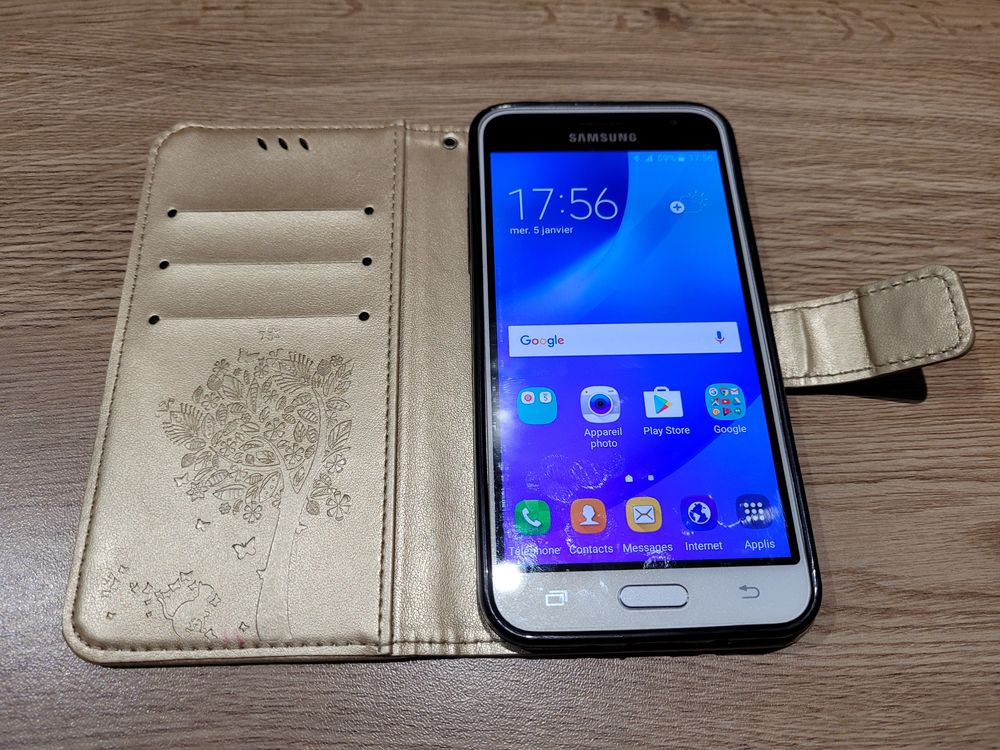 Portable Samsung Galaxy J3. Téléphones et tablettes