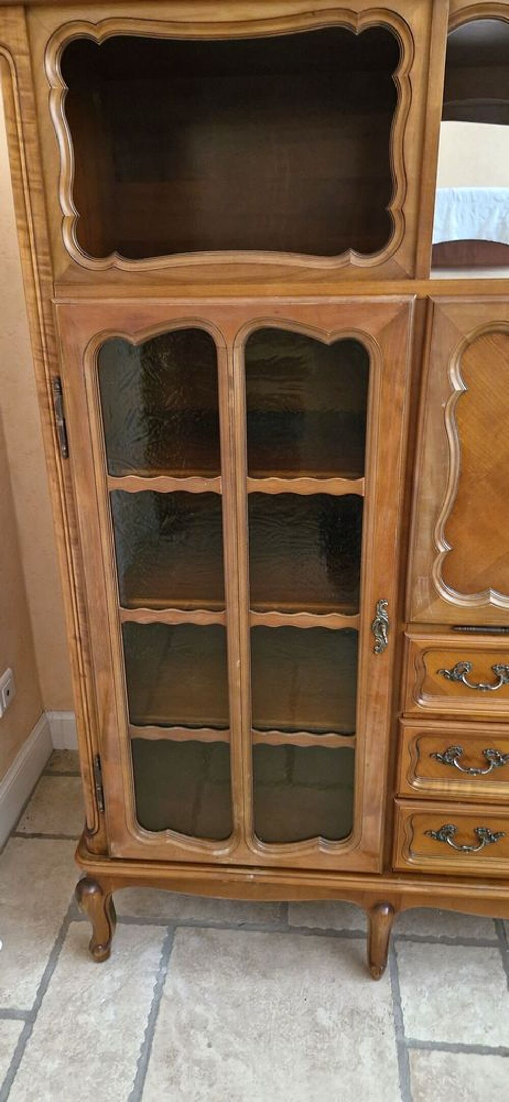 Meuble bahut en bois 5 portes et 3 tiroirs
Meubles