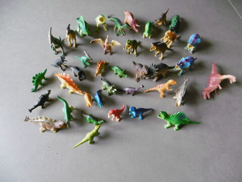 Lot de 38 dinosaures 12 La Bgude-de-Mazenc (26)